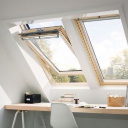 VELUX Dachfenster GGL 3062D Schwingfenster Holz klar Lack THERMO Schallschutz 2-fach Verglasung, großer Öffnungswinkel