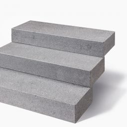 Seltra Natursteine Blockstufe GALA EXACTA Granit anthrazit Herkunft China allseits geflammt, Kanten gefast, 15x35x50 cm