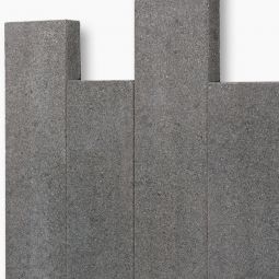 Seltra Natursteine Palisaden multi IMPALA BLACK satiniert Gabbro anthrazit-schwarz allseits geflammt, wassergestrahlt & gebürstet, 6x20x100 cm