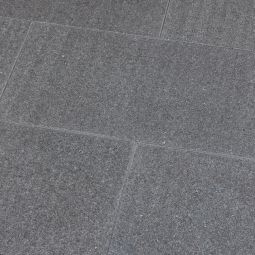 Seltra Natursteine Terrassenplatten IMPALA BLACK satiniert Gabbro anthrazit-schwarz Oberfläche geflammt, wassergestrahlt & gebürstet, verschiedene Größen