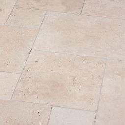 Seltra Natursteine Terrassenplatten VANILLA ROMANA antik Travertin creme-beige Oberfläche geschliffen, Kanten getrommelt, verschiedene Größen