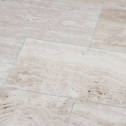 Seltra Natursteine Terrassenplatten VANILLA ROMANA liniert satiniert Travertin creme-beige Oberfläche geschliffen & gebürstet, Kanten gefast, verschiedene Größen